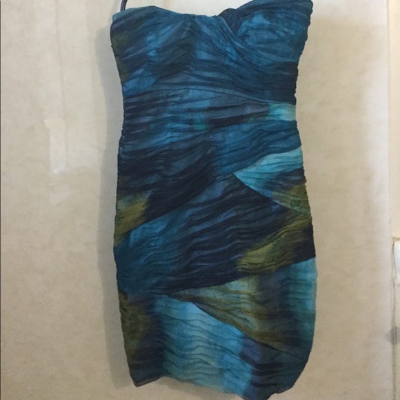 BCBGMaxAzria Dresses & Skirts - BCBGMAXAZRIA 2 strapless party cocktail mesh dress